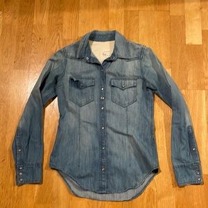 Club Monaco woman denim shirt XS, fitted shape